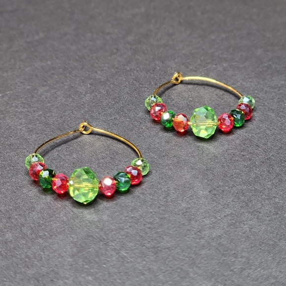 Christmas Red & Green Briolette Crystal Beaded Gold Hoops 1" Earrings Handmade - Picture 4 of 5